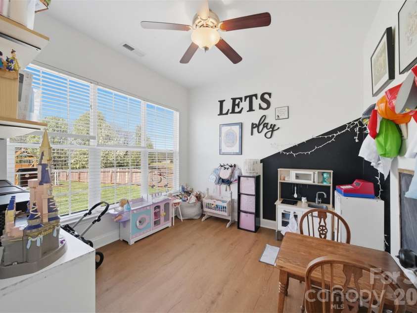 5050 Orchard Park Drive, Hickory, NC 28602.  MLS# CAR4355309, YatesRealty ID 10786. 