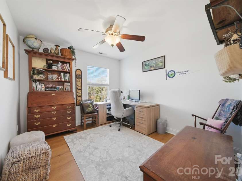 5050 Orchard Park Drive, Hickory, NC 28602.  MLS# CAR4355309, YatesRealty ID 10786. 