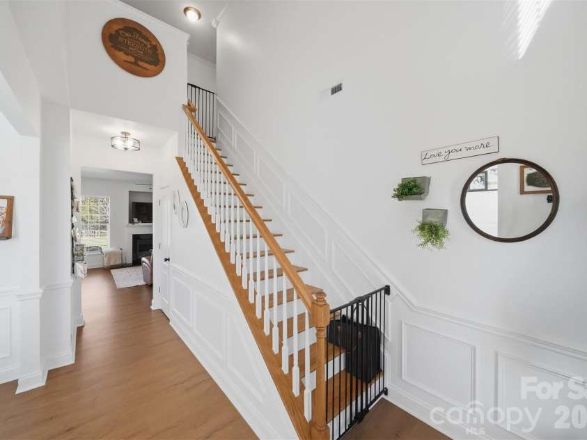 5050 Orchard Park Drive, Hickory, NC 28602.  MLS# CAR4355309, YatesRealty ID 10786. 