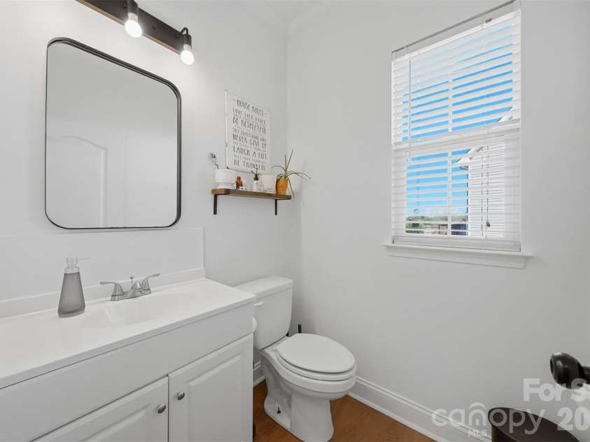 5050 Orchard Park Drive, Hickory, NC 28602.  MLS# CAR4355309, YatesRealty ID 10786. 