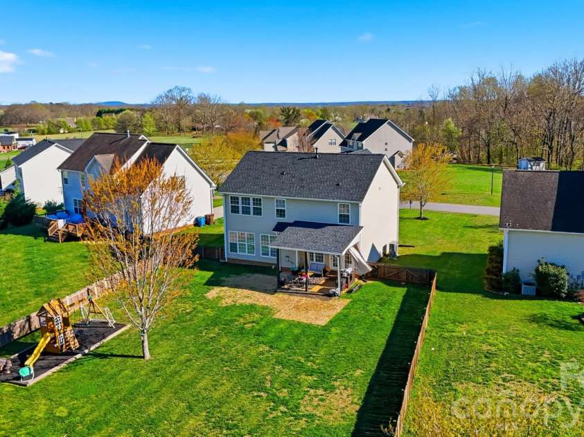 5050 Orchard Park Drive, Hickory, NC 28602.  MLS# CAR4355309, YatesRealty ID 10786. 