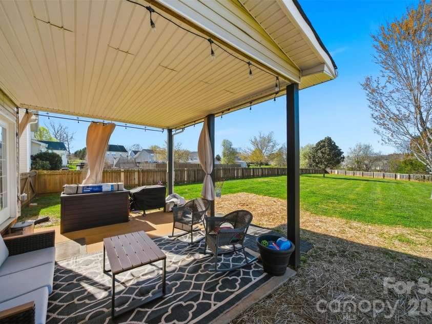 5050 Orchard Park Drive, Hickory, NC 28602.  MLS# CAR4355309, YatesRealty ID 10786. 