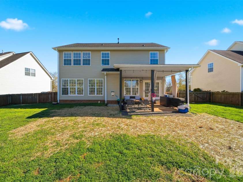 5050 Orchard Park Drive, Hickory, NC 28602.  MLS# CAR4355309, YatesRealty ID 10786. 