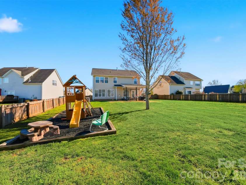 5050 Orchard Park Drive, Hickory, NC 28602.  MLS# CAR4355309, YatesRealty ID 10786. 