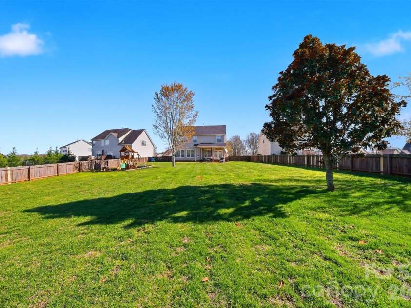 5050 Orchard Park Drive, Hickory, NC 28602.  MLS# CAR4355309, YatesRealty ID 10786. 