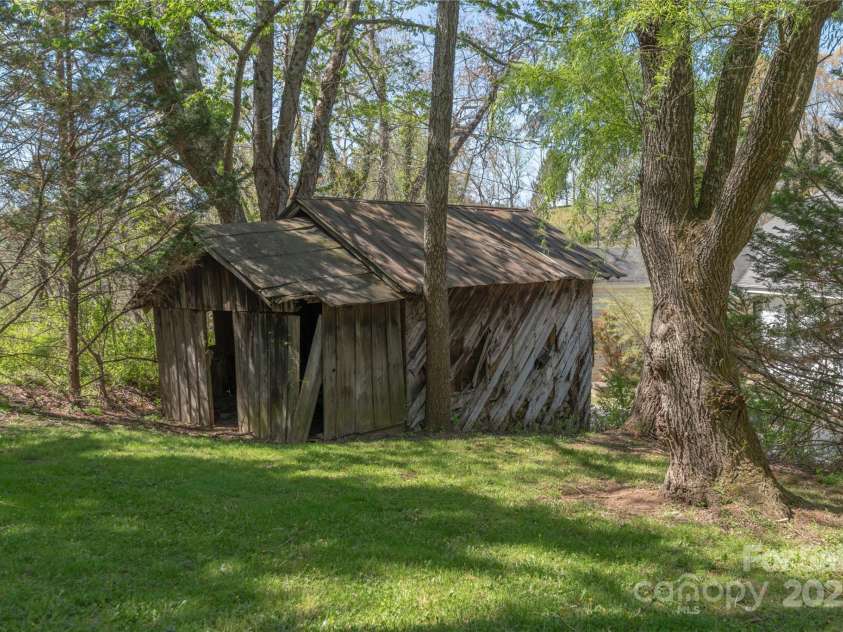 43 Laurel Pines Church Road, Fairview, NC 28730.  MLS# CAR4251013, YatesRealty ID 10787. 