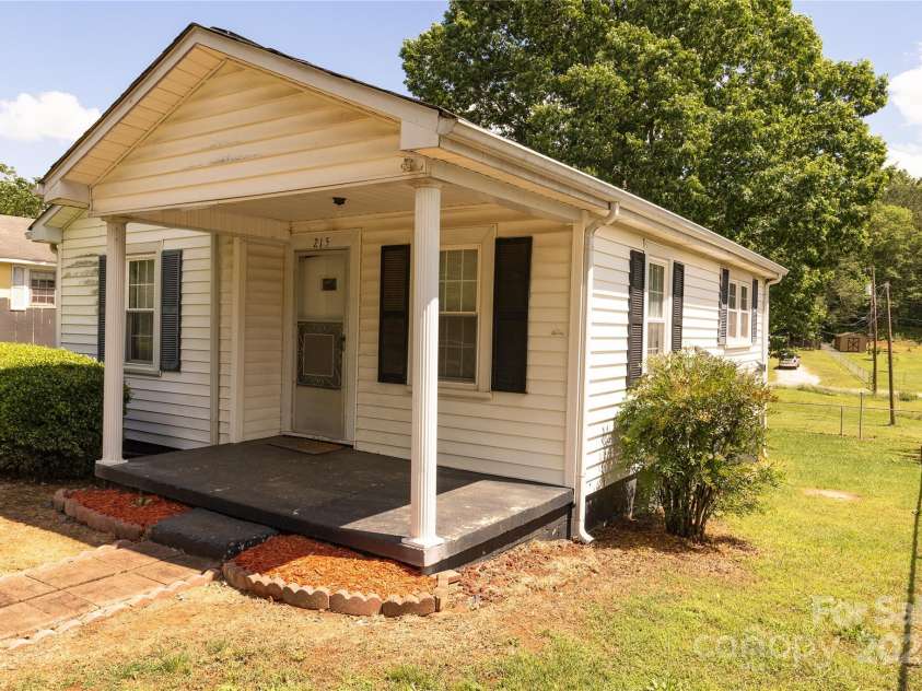 215 Short Street, Blacksburg, SC 29702.  MLS# CAR4255232, YatesRealty ID 10788. 