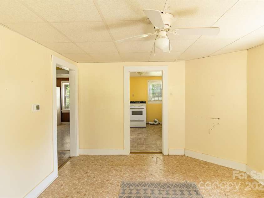 215 Short Street, Blacksburg, SC 29702.  MLS# CAR4255232, YatesRealty ID 10788. 