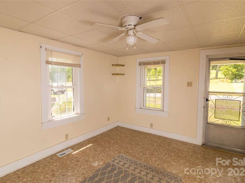 215 Short Street, Blacksburg, SC 29702.  MLS# CAR4255232, YatesRealty ID 10788. 