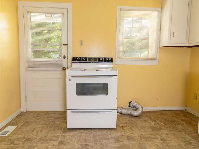 215 Short Street, Blacksburg, SC 29702.  MLS# CAR4255232, YatesRealty ID 10788. 