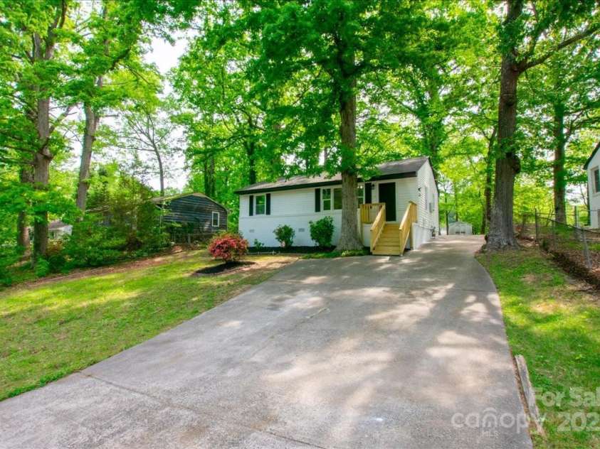 1750 Oak Valley Drive, Gastonia, NC 28054.  MLS# CAR4250575, YatesRealty ID 10789. 