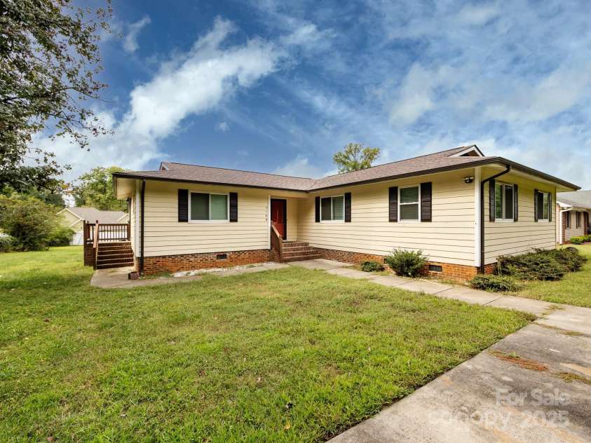 7109 Bisaner Street, Charlotte, NC 28269.  MLS# CAR4302995, YatesRealty ID 10789. 
