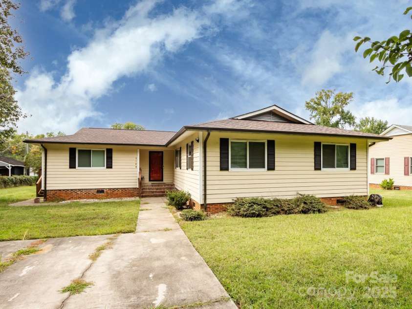 7109 Bisaner Street, Charlotte, NC 28269.  MLS# CAR4302995, YatesRealty ID 10789. 