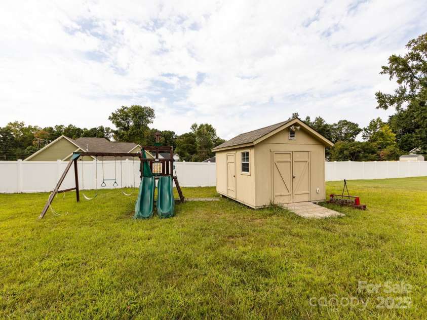 7109 Bisaner Street, Charlotte, NC 28269.  MLS# CAR4302995, YatesRealty ID 10789. 