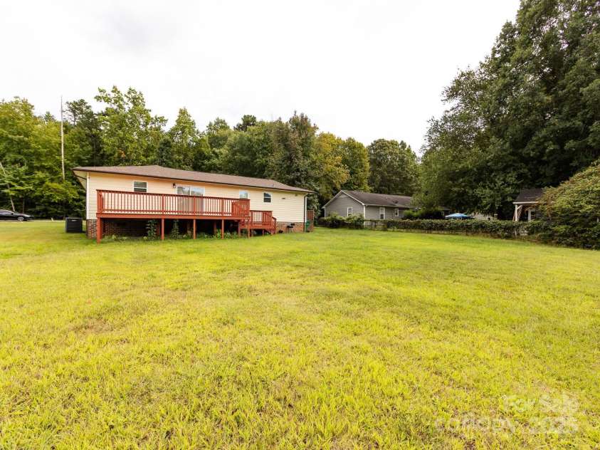 7109 Bisaner Street, Charlotte, NC 28269.  MLS# CAR4302995, YatesRealty ID 10789. 