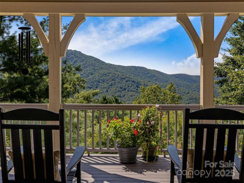 6 Yellow Wood Lane, Horse Shoe, NC 28742.  MLS# CAR4180879, YatesRealty ID 1079. Unobstructed MOUNTAIN VIEWS