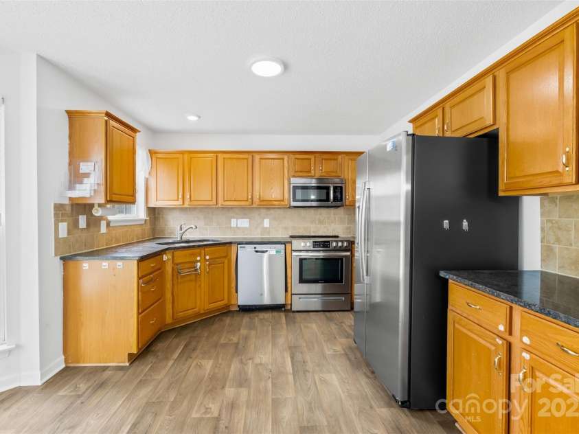 13705 Queenswater Lane, Charlotte, NC 28273.  MLS# CAR4233343, YatesRealty ID 10792. 