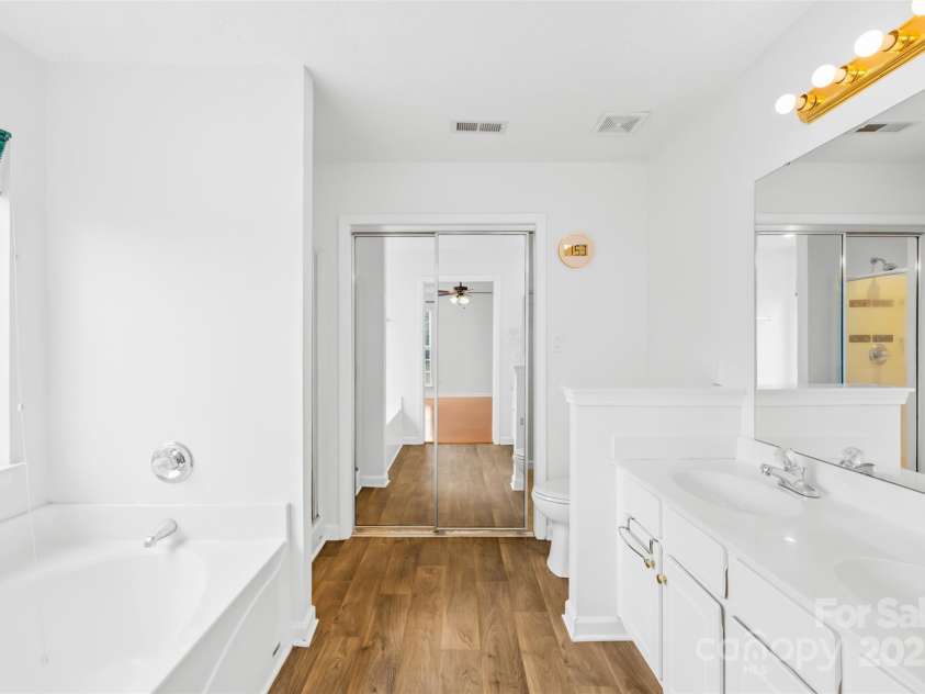 13705 Queenswater Lane, Charlotte, NC 28273.  MLS# CAR4233343, YatesRealty ID 10792. 
