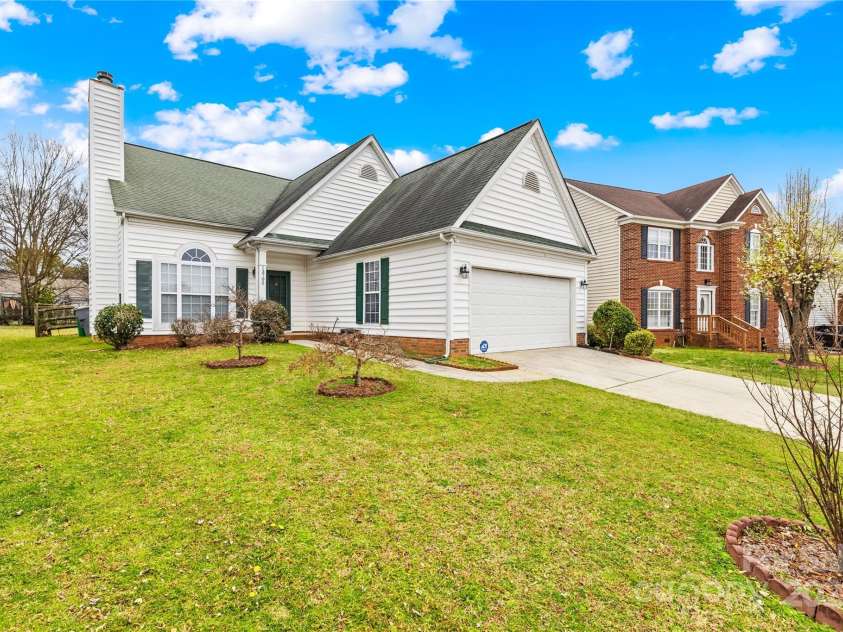 13705 Queenswater Lane, Charlotte, NC 28273.  MLS# CAR4233343, YatesRealty ID 10792. 