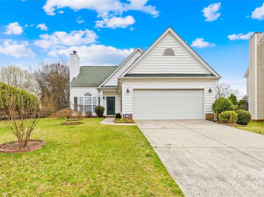 13705 Queenswater Lane, Charlotte, NC 28273.  MLS# CAR4233343, YatesRealty ID 10792. 