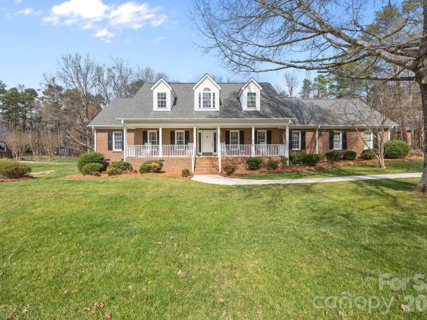 220 St Johns Drive, Salisbury, NC 28144.  MLS# CAR4352238, YatesRealty ID 10792. 