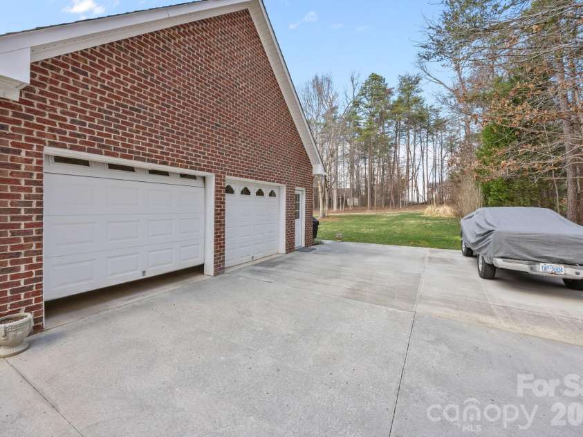 220 St Johns Drive, Salisbury, NC 28144.  MLS# CAR4352238, YatesRealty ID 10792. 