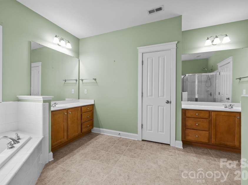 15632 Waterfront Drive, Huntersville, NC 28078.  MLS# CAR4364800, YatesRealty ID 10793. 