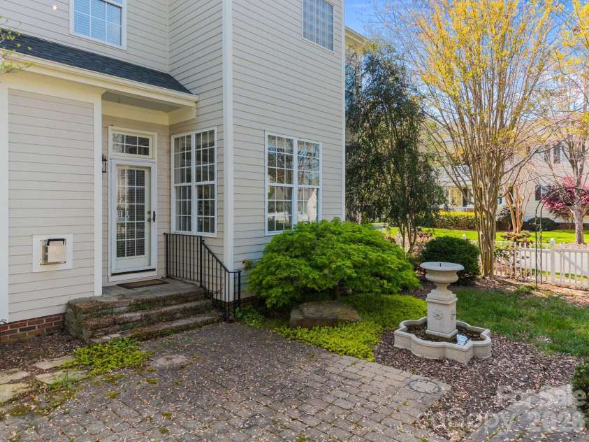 15632 Waterfront Drive, Huntersville, NC 28078.  MLS# CAR4364800, YatesRealty ID 10793. 