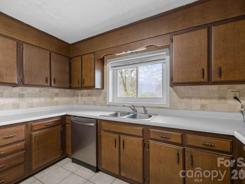 82 Greasy Cove Road, Leicester, NC 28748.  MLS# CAR4330062, YatesRealty ID 10795. 