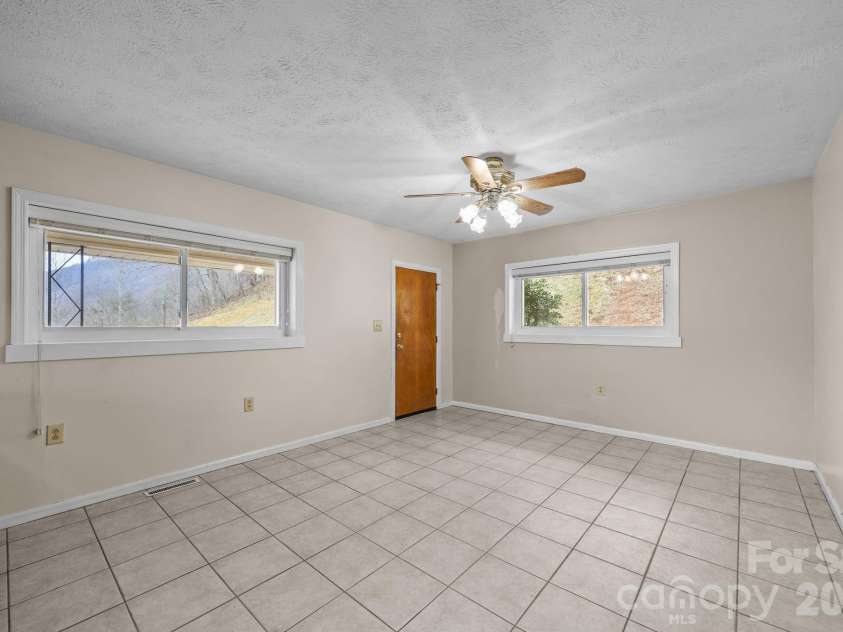 82 Greasy Cove Road, Leicester, NC 28748.  MLS# CAR4330062, YatesRealty ID 10795. Kitchen eating area