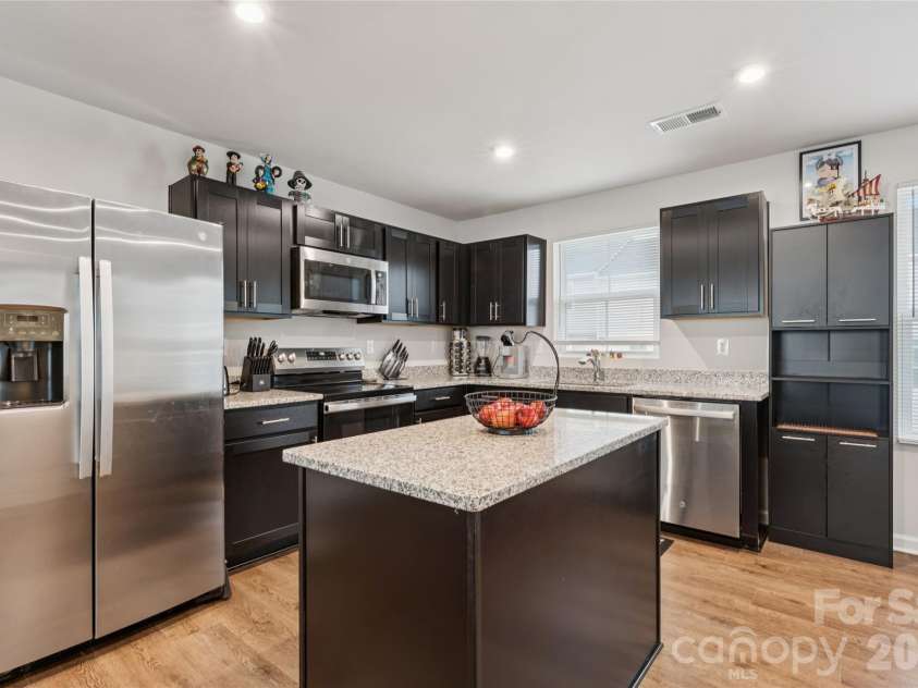 4113 Prusik Lane, Charlotte, NC 28269.  MLS# CAR4334356, YatesRealty ID 10796. 