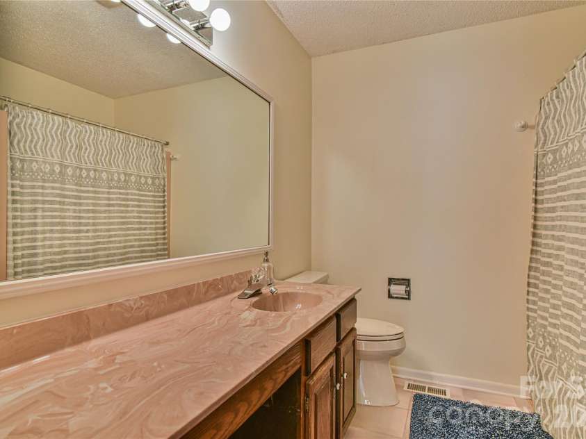 1 Lynx Drive, Black Mountain, NC 28711.  MLS# CAR4320026, YatesRealty ID 10799. 