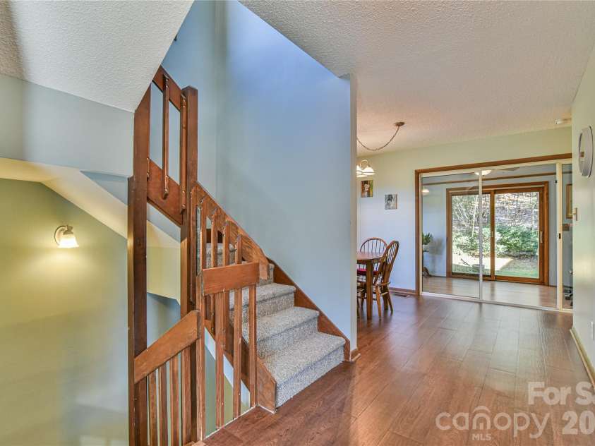 1 Lynx Drive, Black Mountain, NC 28711.  MLS# CAR4320026, YatesRealty ID 10799. 