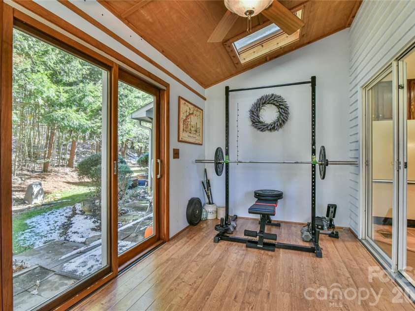 1 Lynx Drive, Black Mountain, NC 28711.  MLS# CAR4320026, YatesRealty ID 10799. 