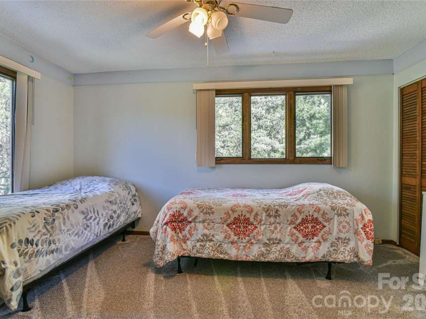 1 Lynx Drive, Black Mountain, NC 28711.  MLS# CAR4320026, YatesRealty ID 10799. 