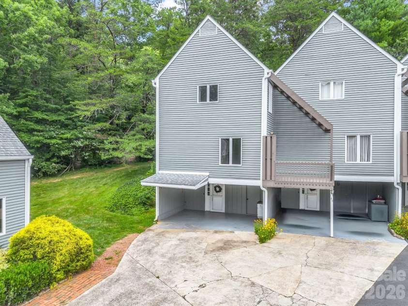 1 Lynx Drive, Black Mountain, NC 28711.  MLS# CAR4320026, YatesRealty ID 10799. 