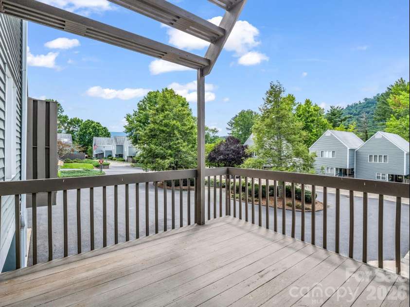 1 Lynx Drive, Black Mountain, NC 28711.  MLS# CAR4320026, YatesRealty ID 10799. 