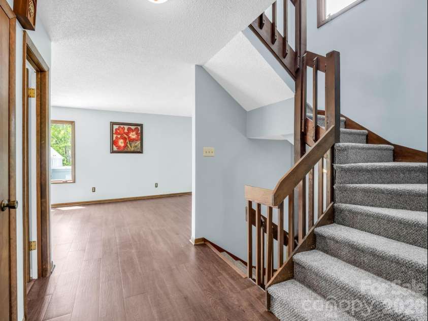 1 Lynx Drive, Black Mountain, NC 28711.  MLS# CAR4320026, YatesRealty ID 10799. 