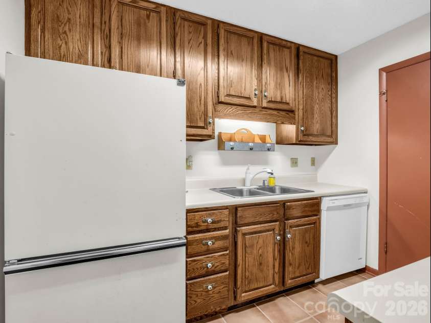 1 Lynx Drive, Black Mountain, NC 28711.  MLS# CAR4320026, YatesRealty ID 10799. 