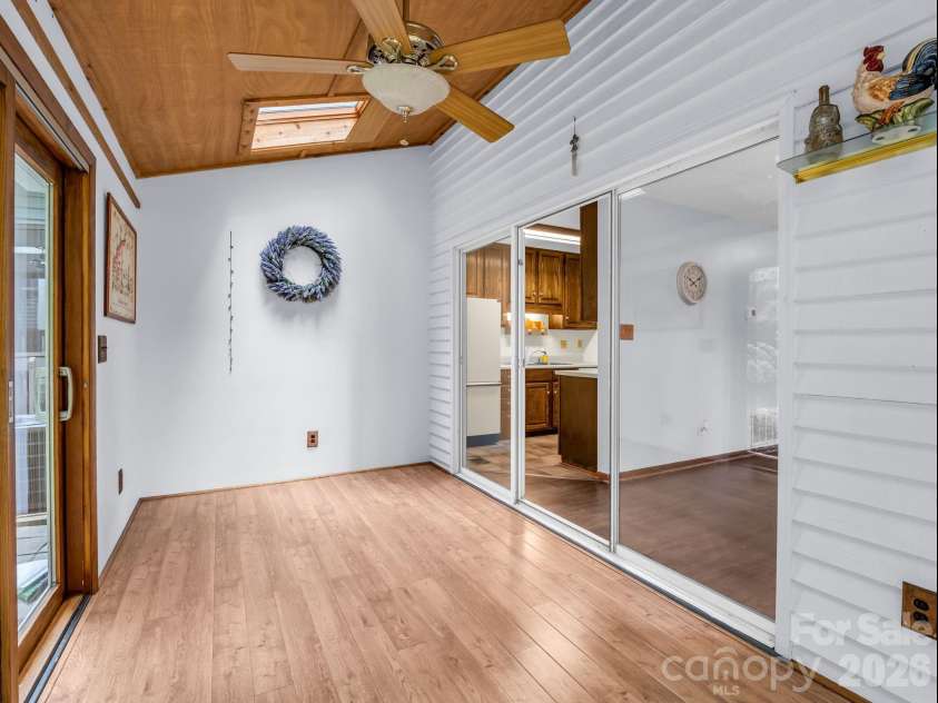 1 Lynx Drive, Black Mountain, NC 28711.  MLS# CAR4320026, YatesRealty ID 10799. 