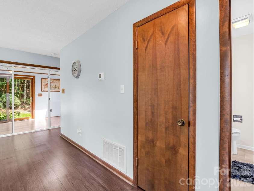 1 Lynx Drive, Black Mountain, NC 28711.  MLS# CAR4320026, YatesRealty ID 10799. 