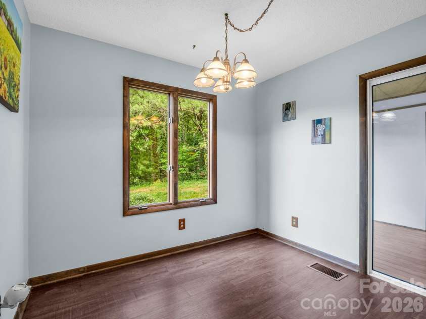 1 Lynx Drive, Black Mountain, NC 28711.  MLS# CAR4320026, YatesRealty ID 10799. 