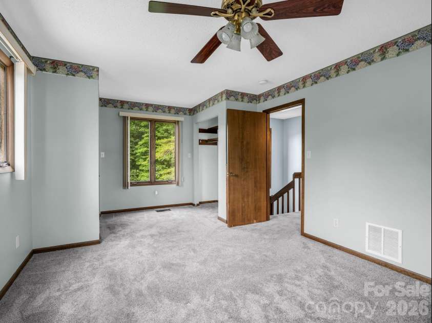 1 Lynx Drive, Black Mountain, NC 28711.  MLS# CAR4320026, YatesRealty ID 10799. 