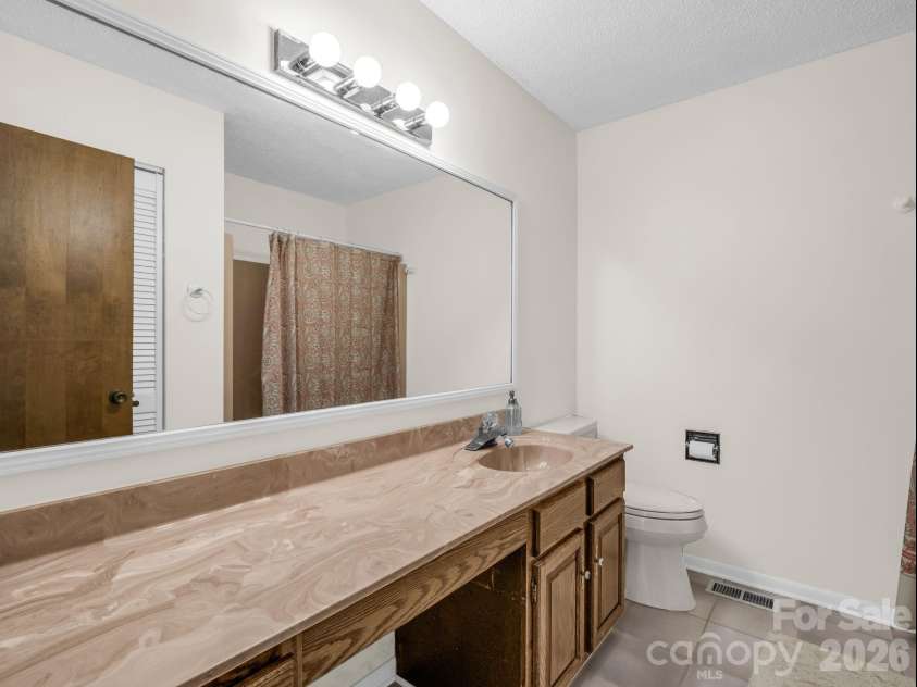 1 Lynx Drive, Black Mountain, NC 28711.  MLS# CAR4320026, YatesRealty ID 10799. 