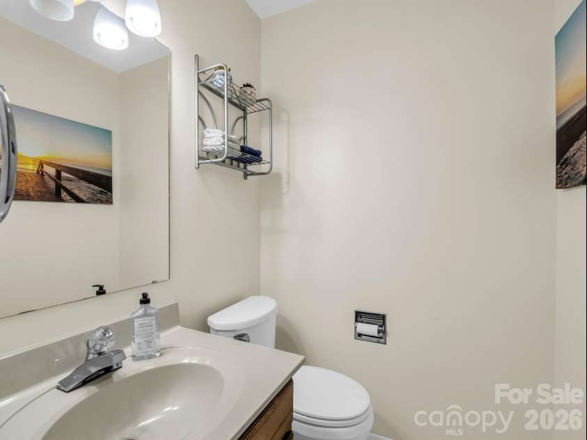 1 Lynx Drive, Black Mountain, NC 28711.  MLS# CAR4320026, YatesRealty ID 10799. 