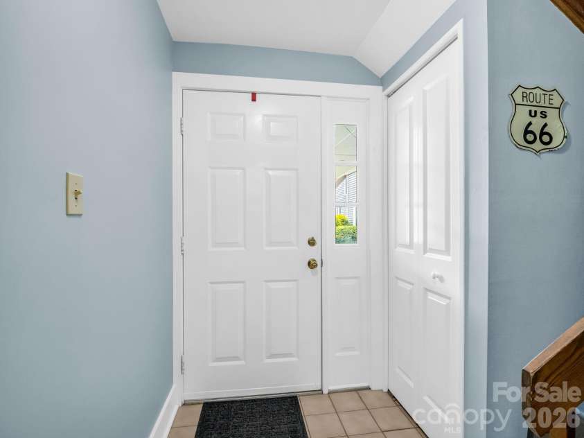 1 Lynx Drive, Black Mountain, NC 28711.  MLS# CAR4320026, YatesRealty ID 10799. 