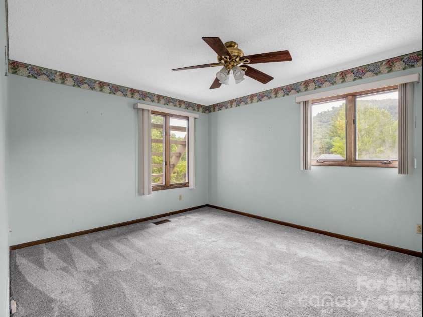 1 Lynx Drive, Black Mountain, NC 28711.  MLS# CAR4320026, YatesRealty ID 10799. 
