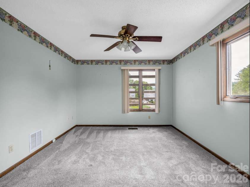1 Lynx Drive, Black Mountain, NC 28711.  MLS# CAR4320026, YatesRealty ID 10799. 