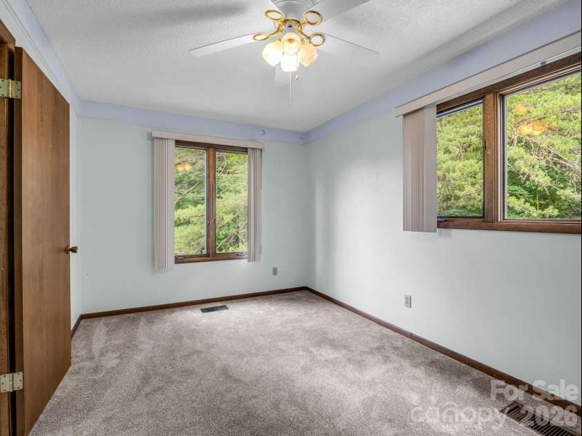 1 Lynx Drive, Black Mountain, NC 28711.  MLS# CAR4320026, YatesRealty ID 10799. 