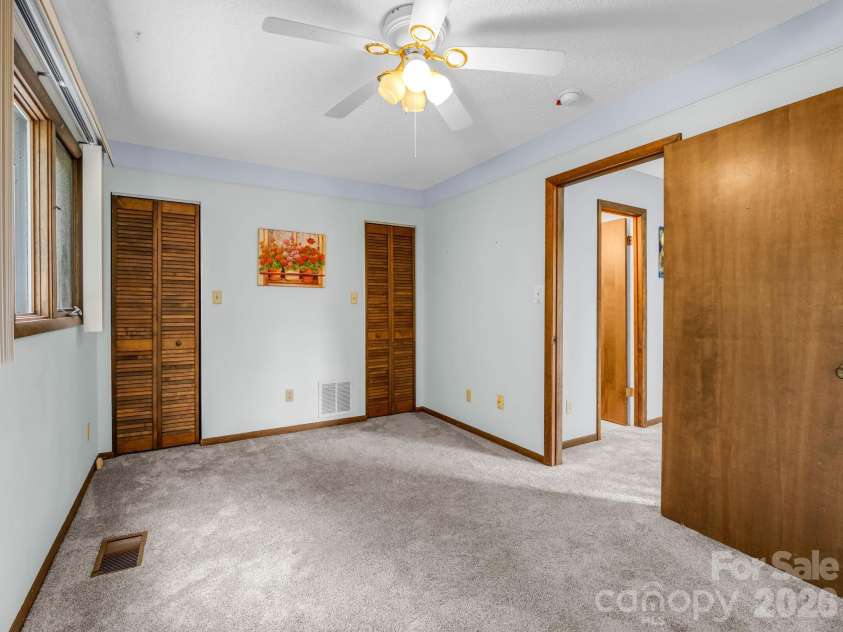 1 Lynx Drive, Black Mountain, NC 28711.  MLS# CAR4320026, YatesRealty ID 10799. 